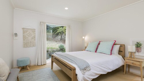 Alush - WIFI & Multiple Living Areas.