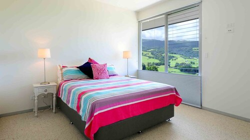 ROSE VALLEY, Gerringong - 4pm check out Sundays!