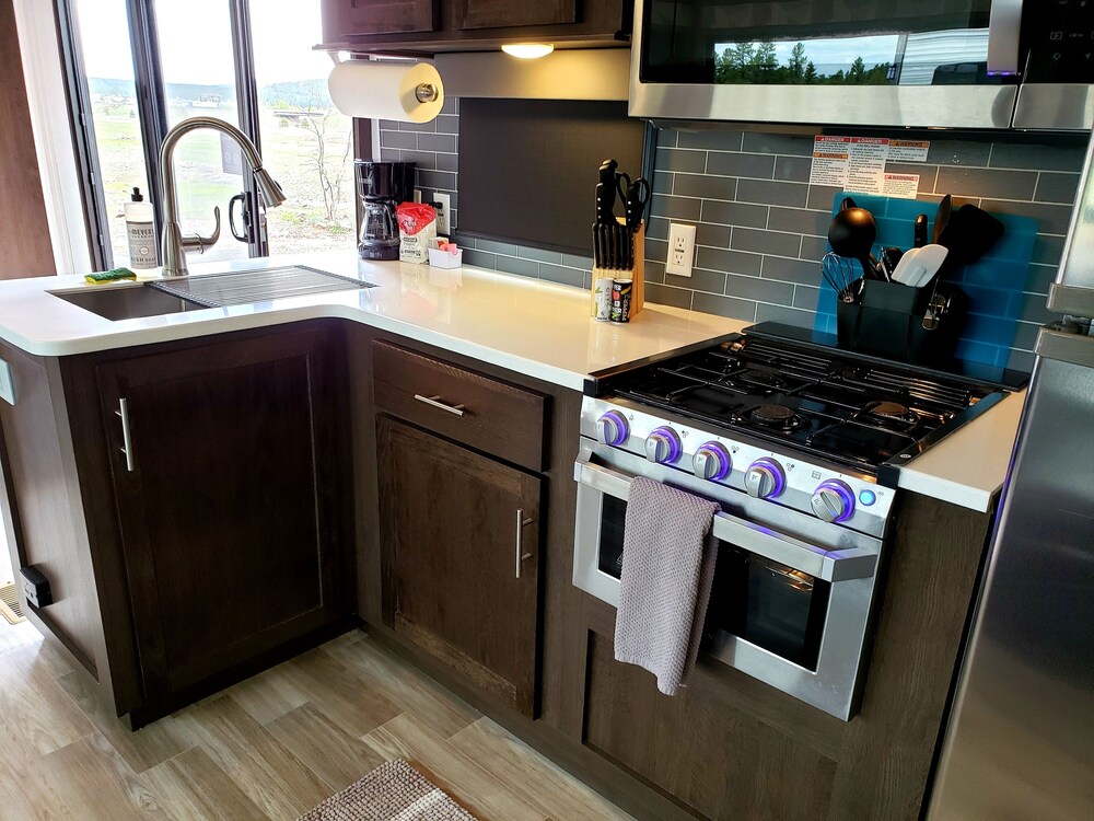Grand Canyon RV Glamping Deluxe Luxury Suite - Private Kitchen