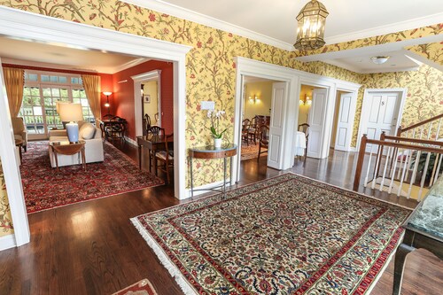 Oakmont Inn