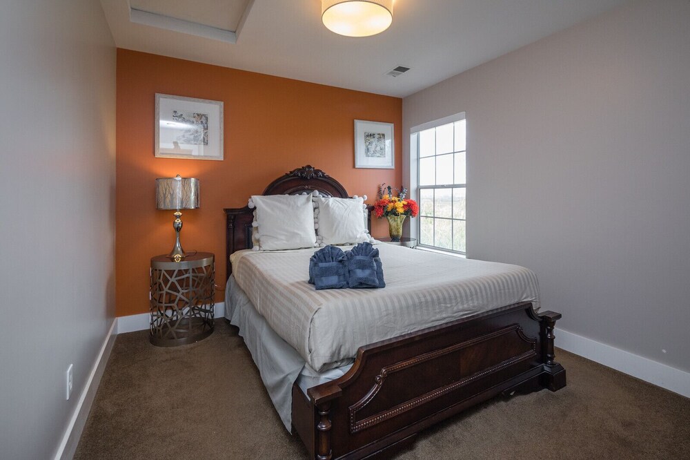 Condo, 3 Bedrooms - Room