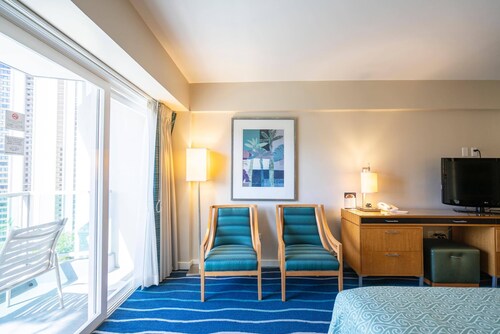 Hotel Type Best Price Ocean and Park View! Ala Moana (AH11)