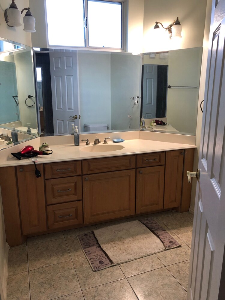 Business Villa, Multiple Beds, Non Smoking, Hill View - Bathroom