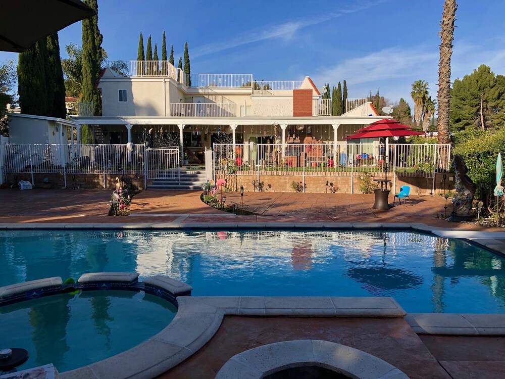 Business Villa, Multiple Beds, Non Smoking, Hill View - Street View