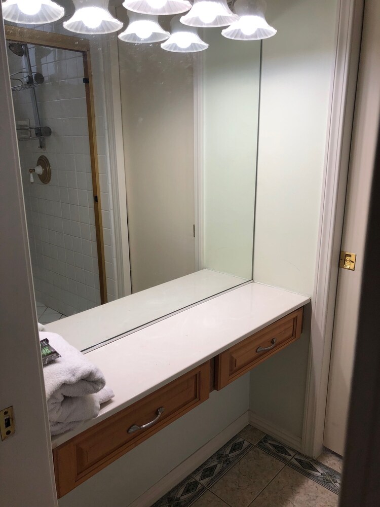 Business Villa, Multiple Beds, Non Smoking, Hill View - Bathroom