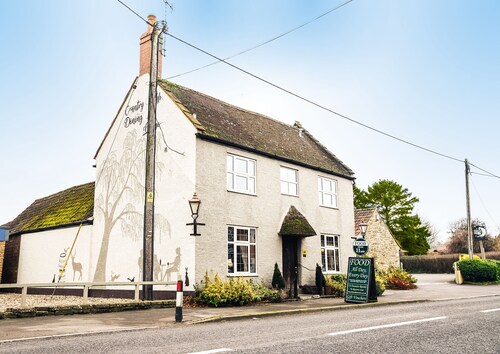 The Half Moon Inn and Country Lodge