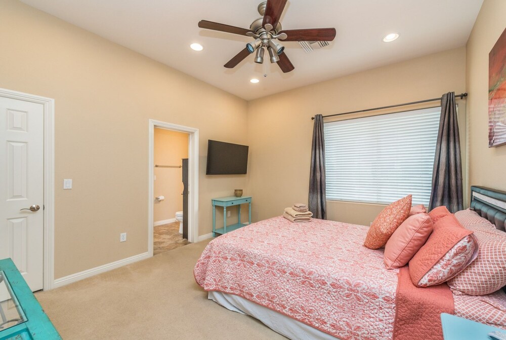 Villa (Multiple Bedrooms) - Room
