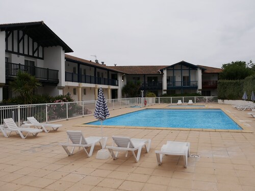 Bassussarry: APPART DE CHARME S/GOLF DU MAKILA AV PISCINE,PROCHE DE BIARRITZ&ANGLET
