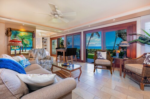 Holy Kamaole! Beachfront Kihei!