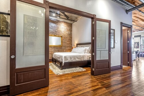 Capone's Loft -Most unique luxury place to stay in downtown Hot Springs!