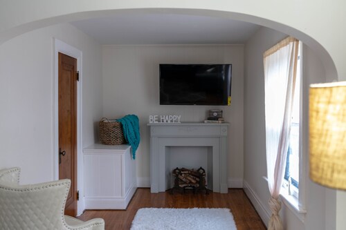 Charming Apartment in Amherst