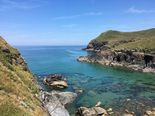 2 bed Cornish dog-friendly holiday cottage, near Rock, North Cornwall, UK.