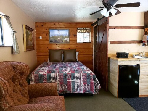 CABIN #3 - EAGLE'S NEST (FIREPLACE)