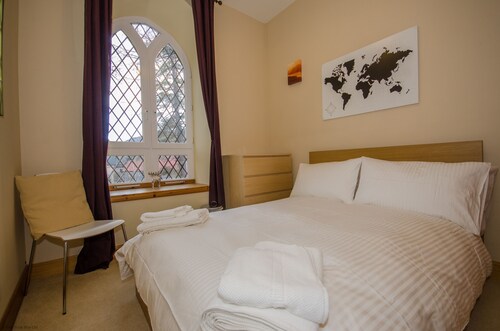 Braemar Apartment - sleeps 4 guests in 2 bedrooms (double beds)