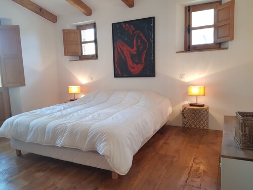 Magnifique Caseddu à 7 mn de Porto vecchio, avec wifi et piscine.