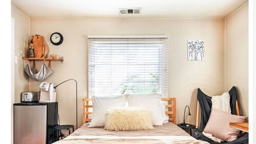 Cozy Room in House Blocks to Beach & Close to Wholefoods, 25 min from LAX