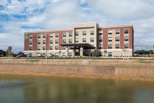 Holiday Inn Express & Suites Wentzville St Louis West