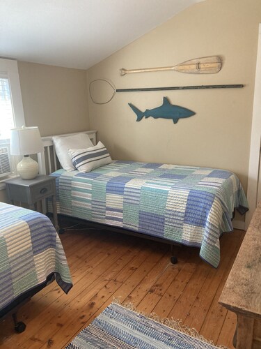 Cozy Cape Close to Chatham Center