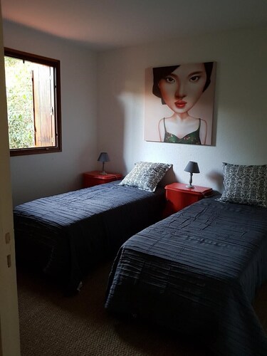Petite maison,véranda, jardin + parking, WIFI
