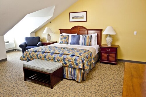 Waterfront Condo Resort with Spectacular Views of Narragansett Bay