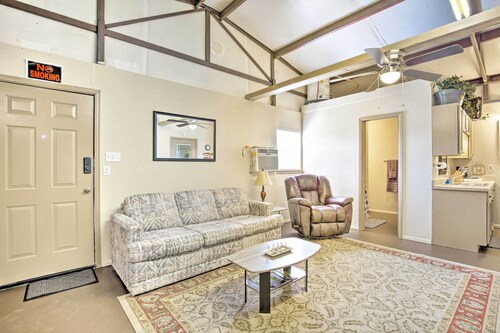 Studio w/Charcoal Grill, 2Mi to Lake Texoma Marina