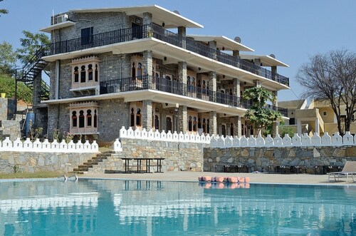 Sadanira Resort