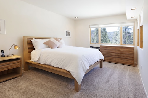 Sweetwater Lodge: Modern Home INSIDE the Park
