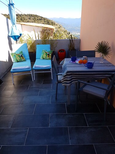 studio dans grand jardin privé