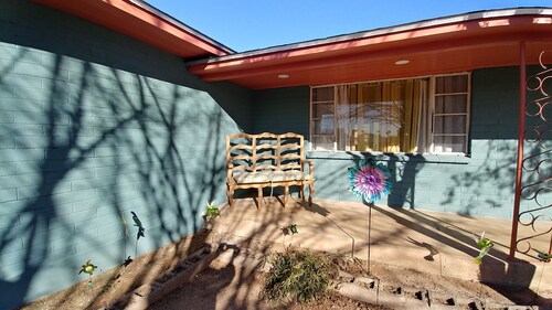 Glendale Pet-Friendly 3 Bedroom Home
