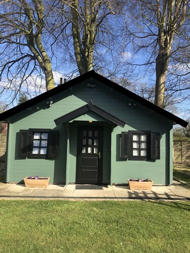 CABIN 1 - Glengoyne. Cabin Hideaways in Private Gardens
