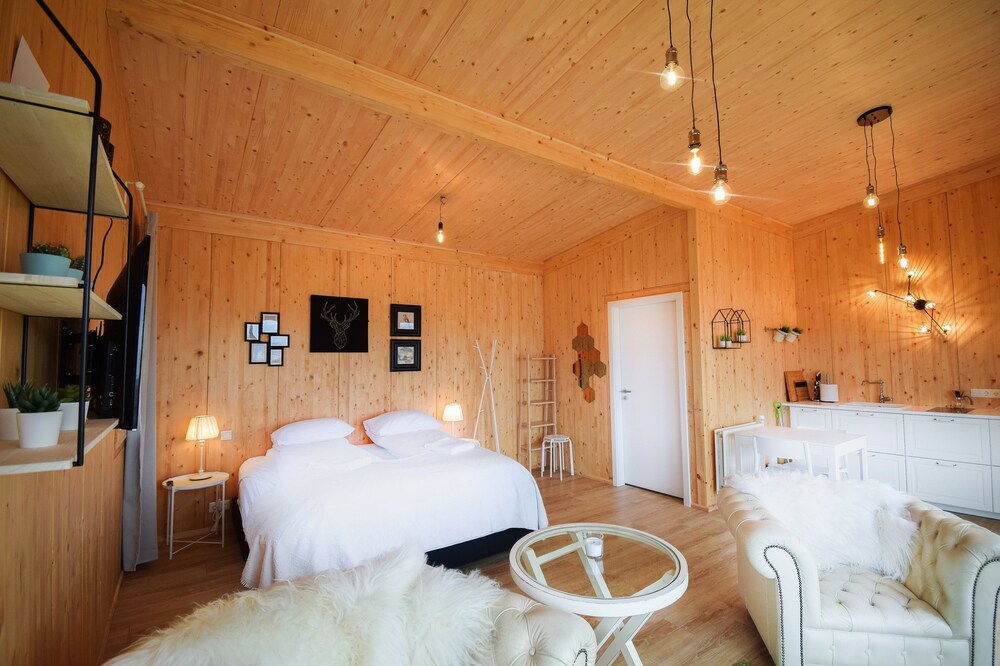 Luxury Cottage, River View (135259) - Featured Image