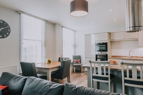 Fab 2B Town Centre apt w/pkg Cavendish Hse Windsor