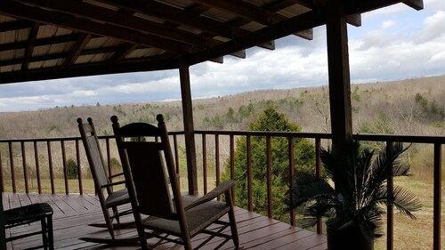 3/2 Luxury Tennessee Mountain Cabin With Loft
