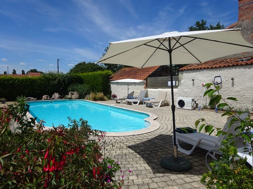 Conversion de grange avec piscine située dans la région de l'Anjou de la vallée de la Loire