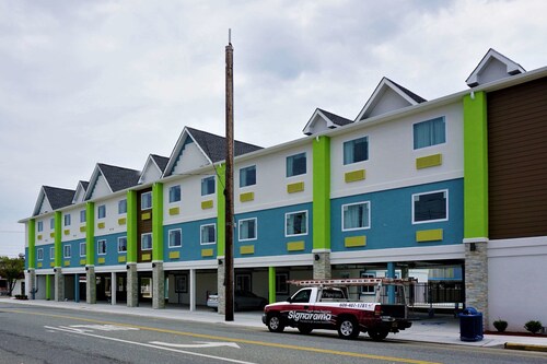 The Waves Hotel, Ascend Hotel Collection