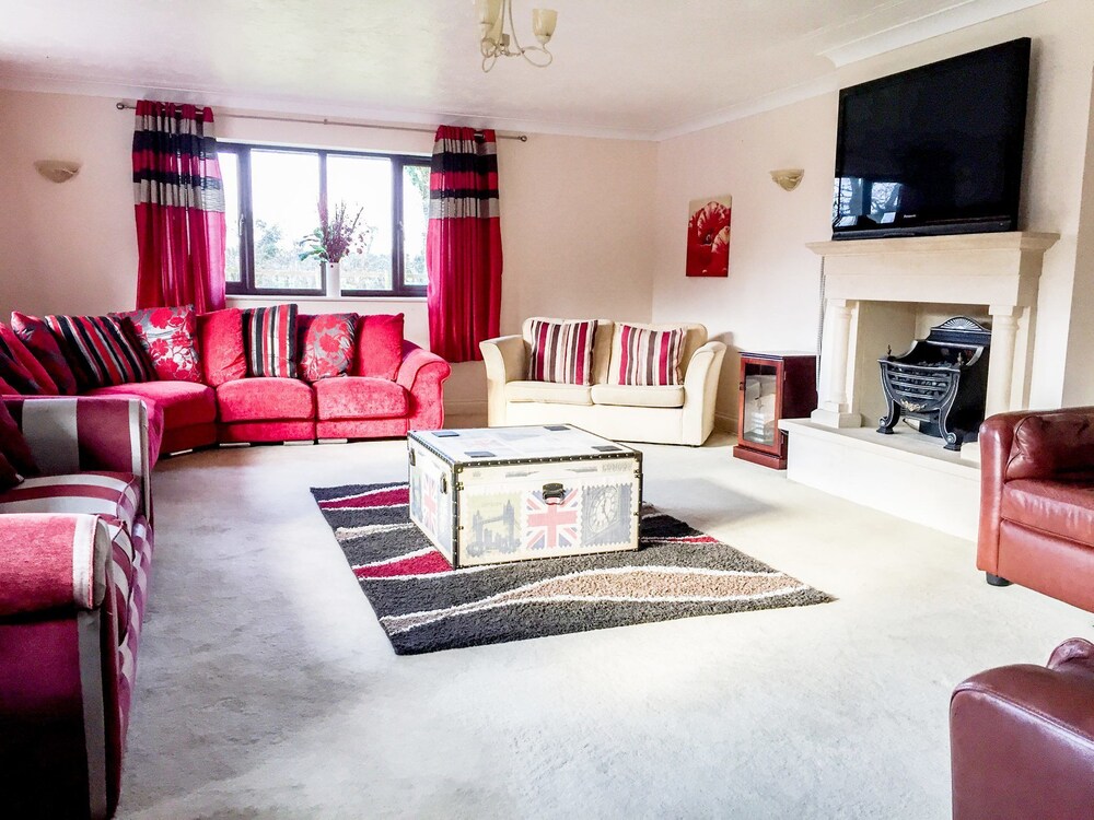 Woodlands Lodge (Max. 24 people) - Featured Image