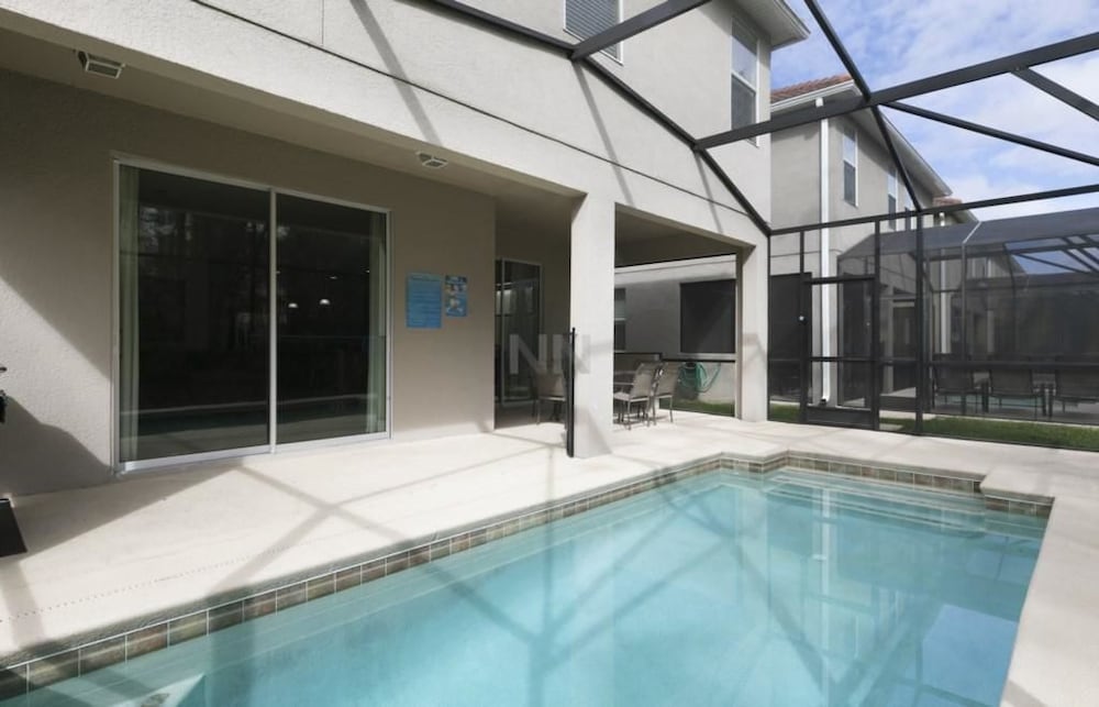 House, Multiple Beds (amazing 6 bedrs 5 bths Paradise Palms) - Featured Image