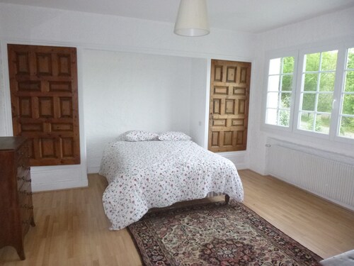 Maison de 200m2 sur parc de 2500m2 au calme et face à la montagne