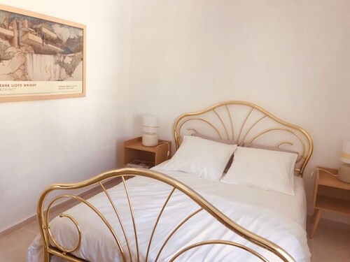 "Cabanon" provençal avec accès piéton à la calanque de Port d'Alon pour 2/4p