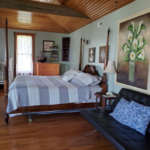 Lakewood Retreat, at Indian Lake. Sleeps 8 Adults. 30 min. to Mad River Mnt.