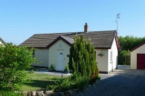 A pet-friendly, detached bungalow in a rural spot, close to many attractions