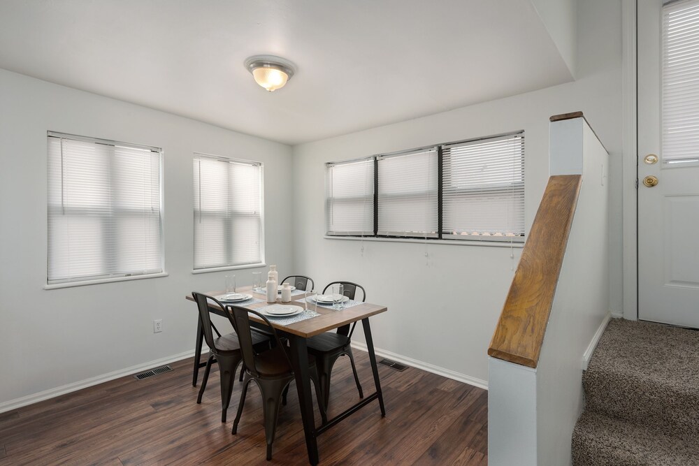 City Apartment, 2 Bedrooms, Non Smoking, Kitchen - In-Room Dining