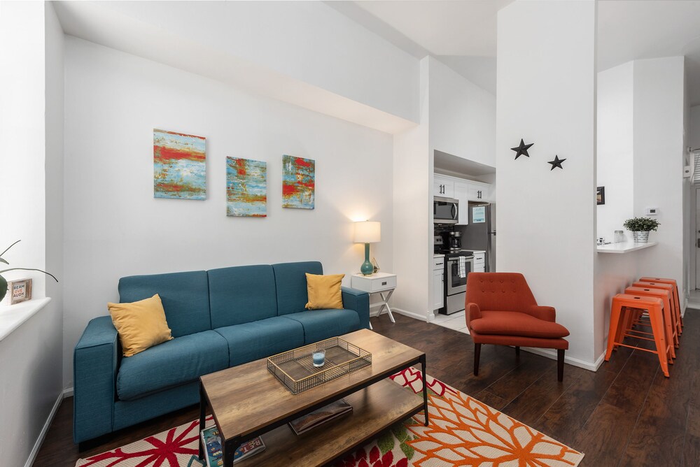 Traditional Apartment, 1 Bedroom, Non Smoking, Kitchen - Living Area