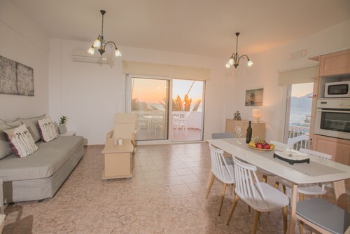 Kalamaki Riviera Luxury Apartment