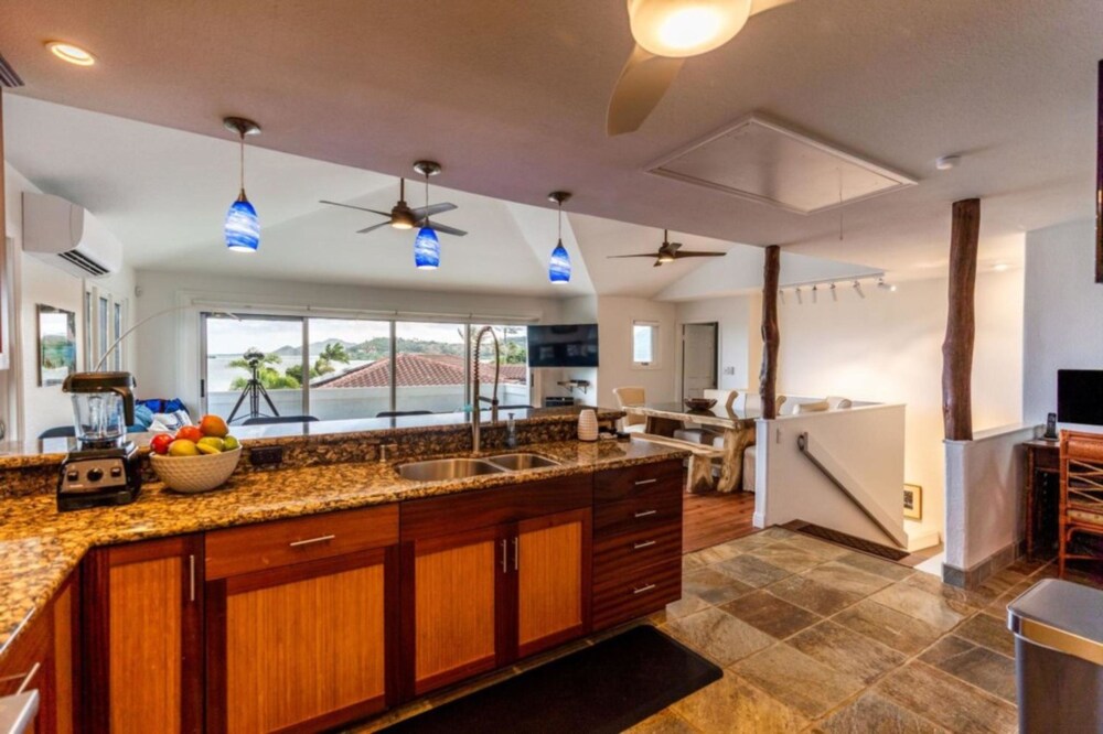 House, 4 Bedrooms - Private Kitchen
