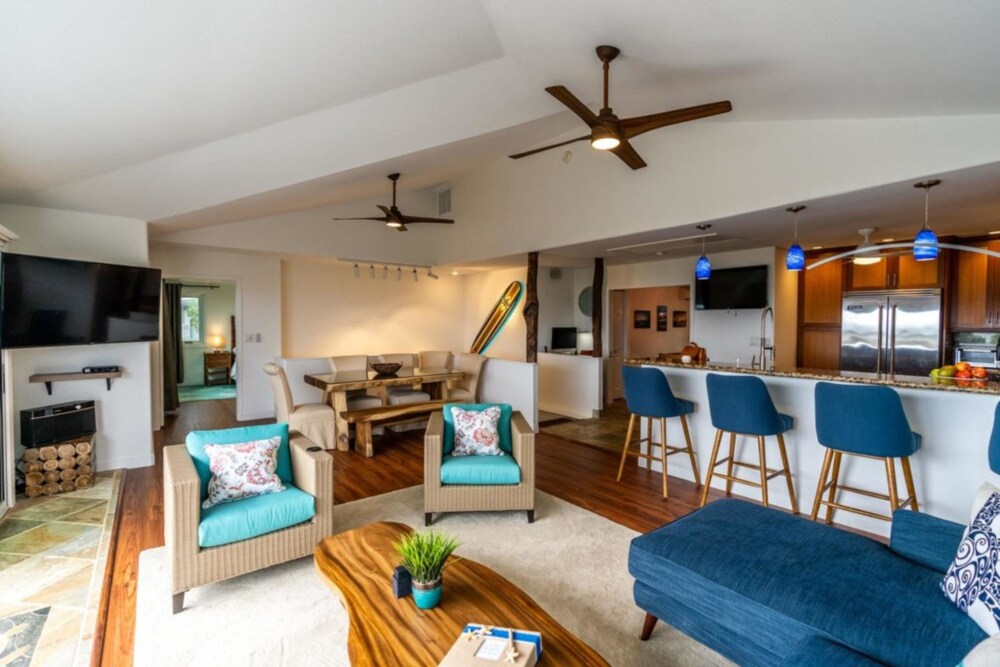 House, 4 Bedrooms - Living Area