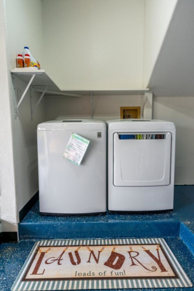 House, 4 Bedrooms - Laundry Room