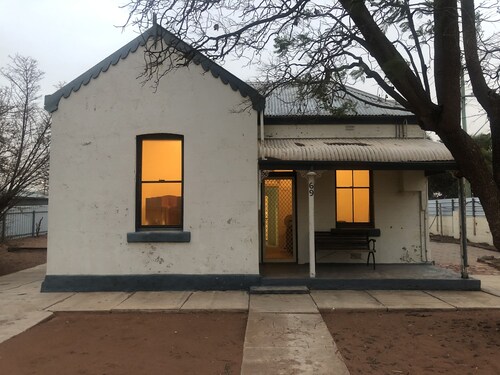 Newton Cottage - Pet & caravan friendly!