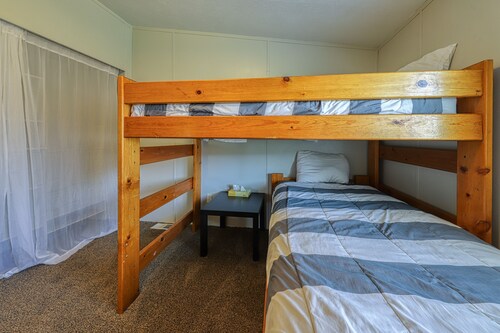 Charming, dog-friendly home w/ a full kitchen - come see Arches National Park!