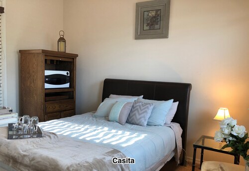 Charming guesthouse close to Front Sight and Spring Mountain Motorsports Ranch